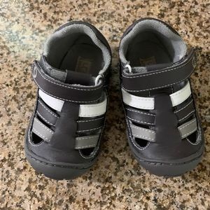 SALE! EUC Toddler UGG Sandals